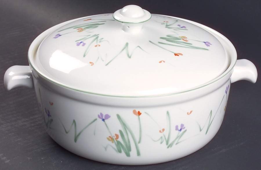 Sketch Book 1.25 Qt Round Covered Casserole by Mikasa-1