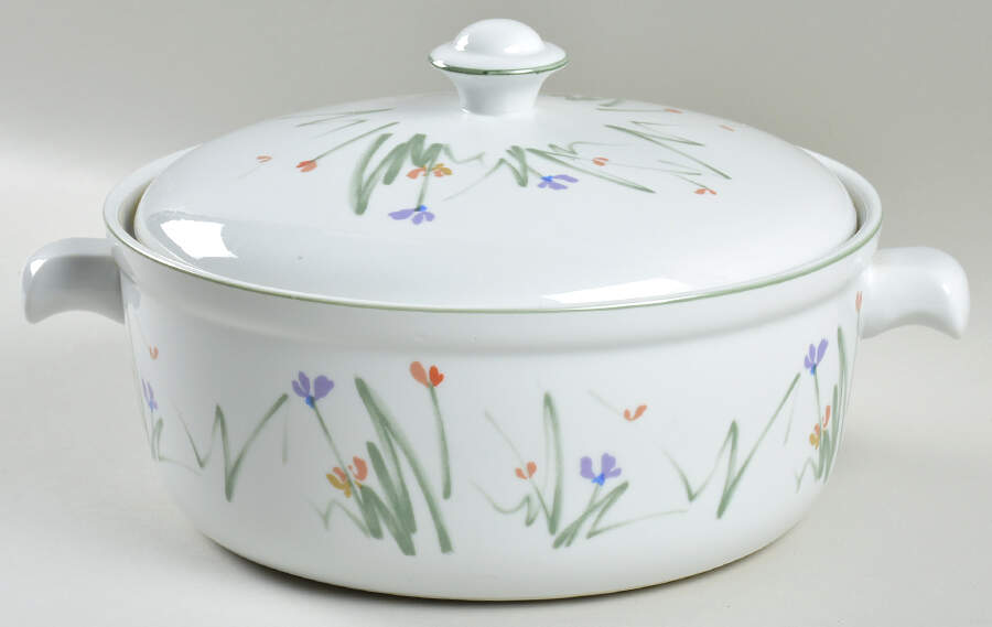 Sketch Book 3 Quart Round Covered Casserole by Mikasa-1