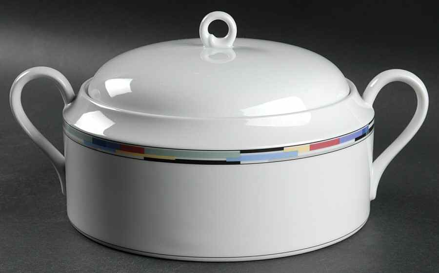 Social Circle 2.5 Qt Round Covered Casserole by Mikasa-1