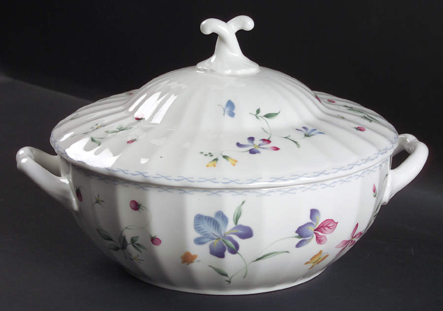 Sorrento 2 Qt Round Covered Casserole by Mikasa-1