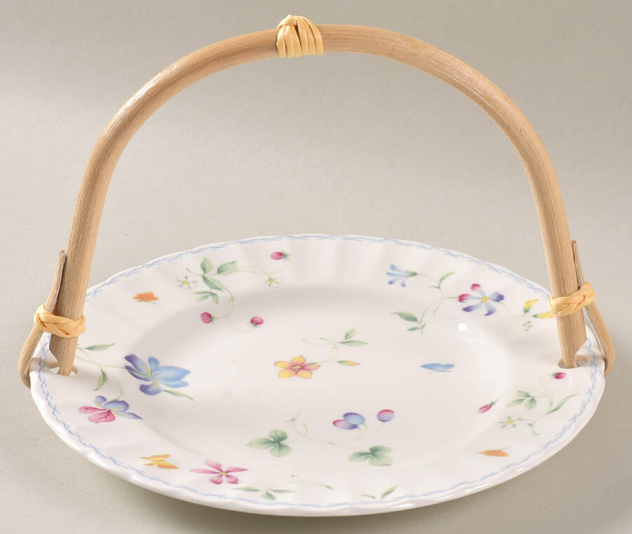 Sorrento 6 1/2"-7 1/2" Footed Cheese Plate w/ Glass Dome HC by Mikasa-1