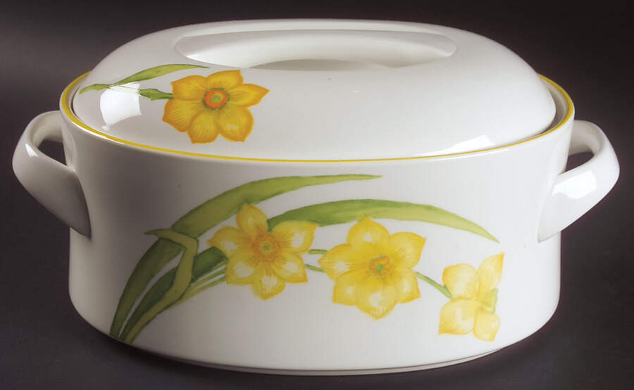 Spring Beauty 2.5 Quart Oval Covered Casserole by Mikasa-1