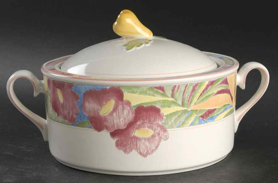 Splendrous 2.25 Qt Round Covered Casserole by Mikasa-1