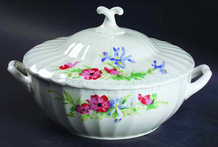 Spring Setting 2 Qt Round Covered Casserole by Mikasa-1