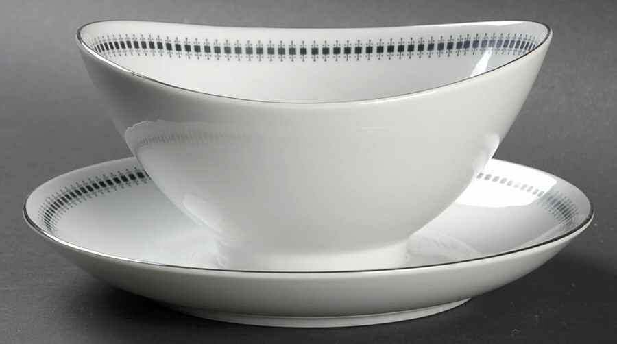 Starlight Gravy Boat with Attached Underplate by Mikasa-1