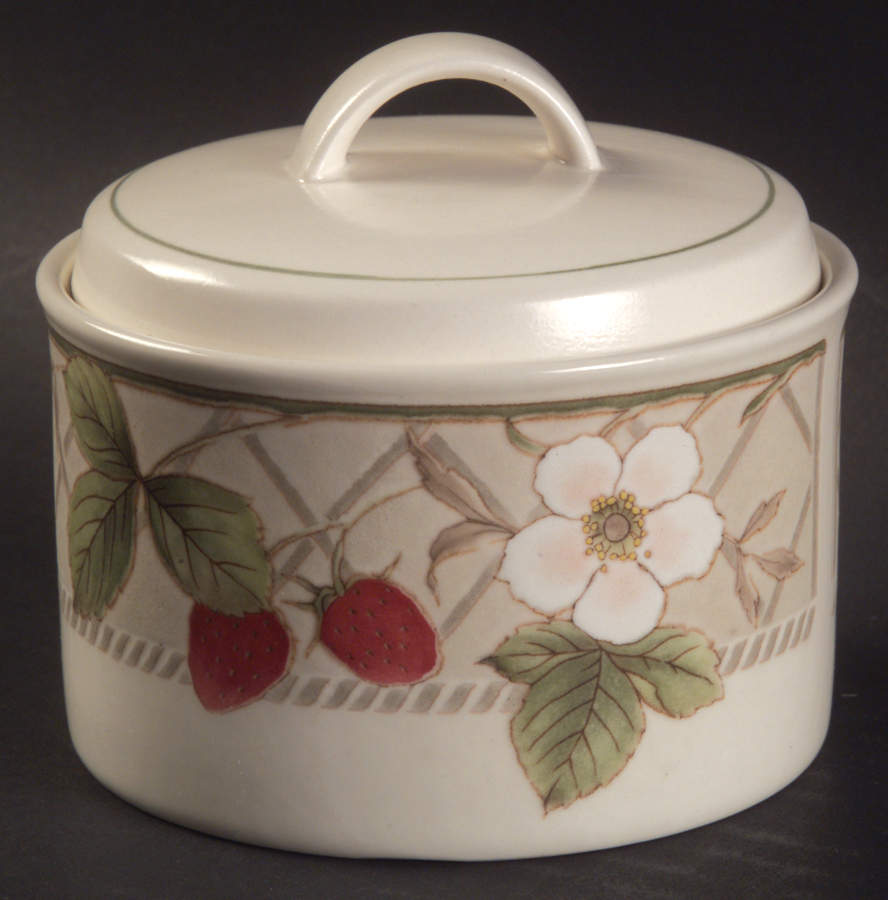 Strawberry Fair Sugar Bowl & Lid by Mikasa-1