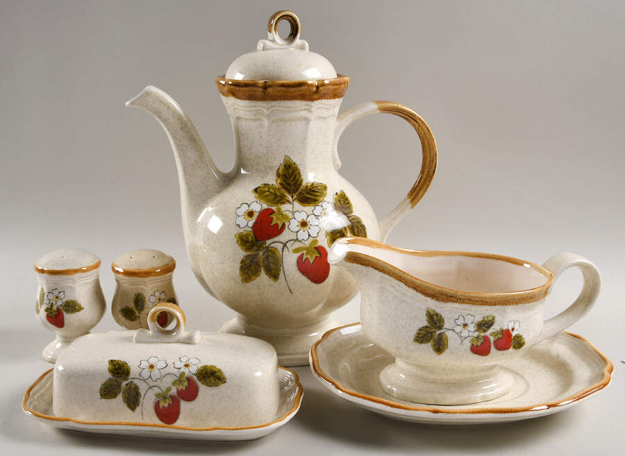 Strawberry Festival Completer Set by Mikasa-1