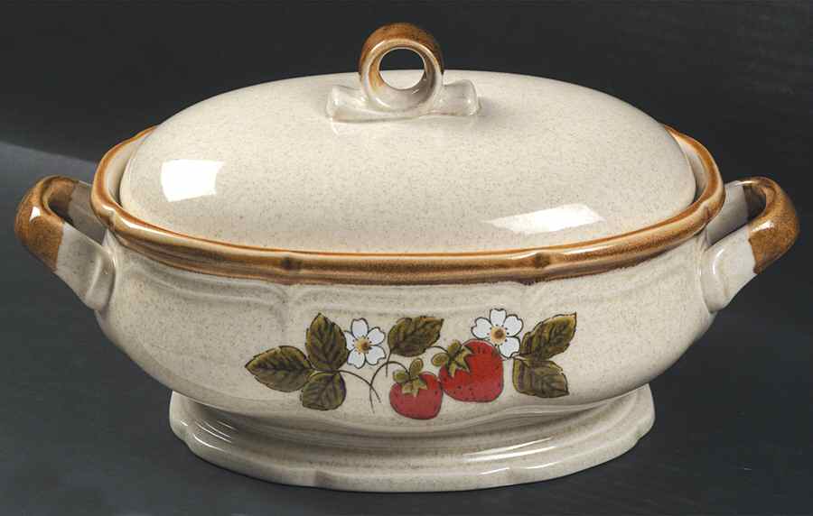 Strawberry Festival 2.5 Quart Oval Covered Casserole by Mikasa-1