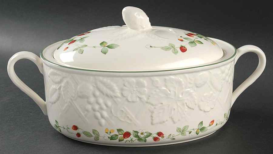 Strawberry Lane 2.25 Quart Oval Covered Casserole by Mikasa-1