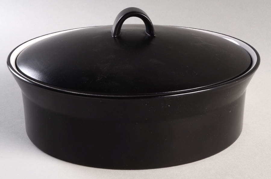 Stublack 2 Qt Round Covered Casserole by Mikasa-1