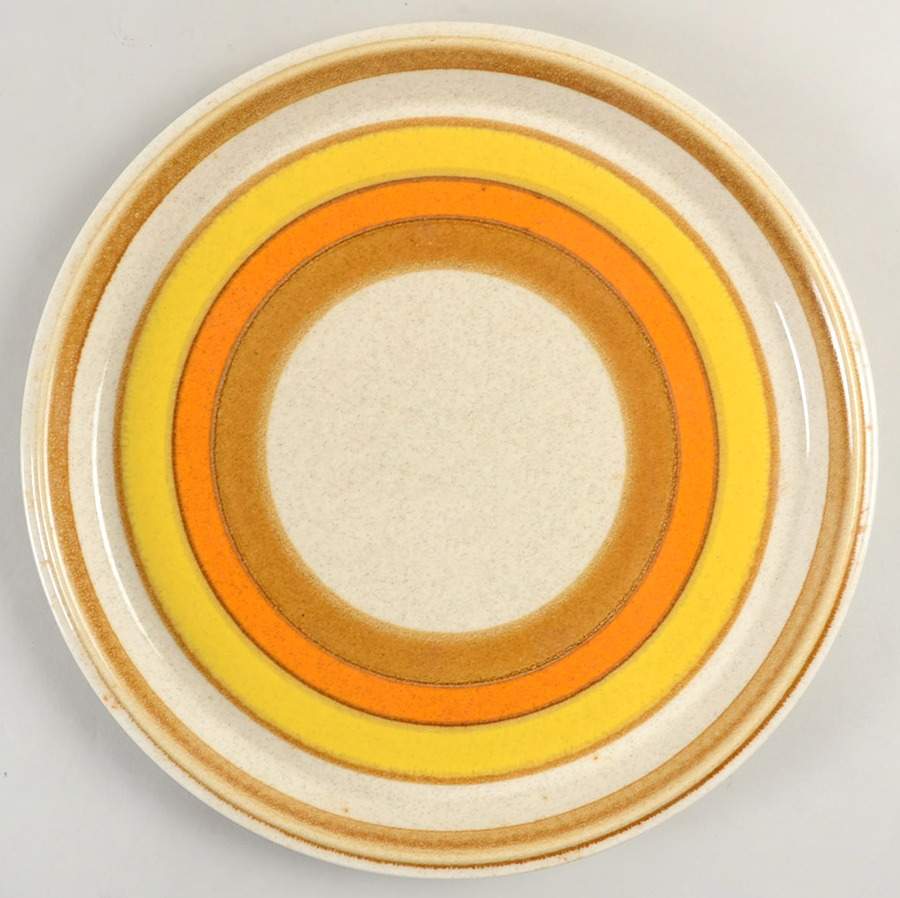 Sun Circles Dinner Plate by Mikasa-1