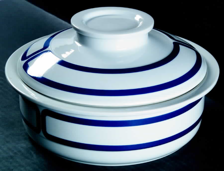 Tangent Blue 2.5 Qt Round Covered Casserole by Mikasa-1