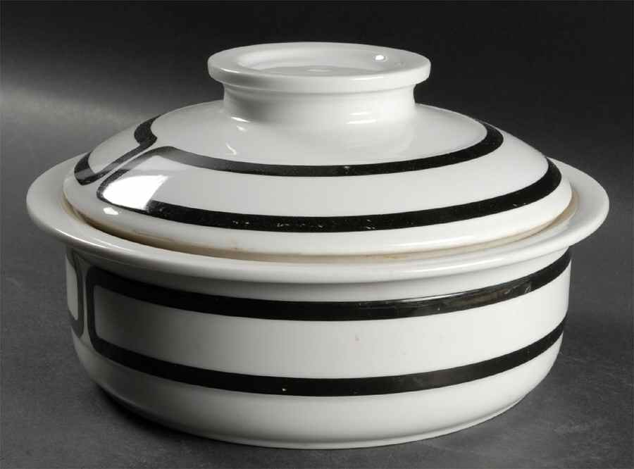 Tangent Black 2.5 Qt Round Covered Casserole by Mikasa-1