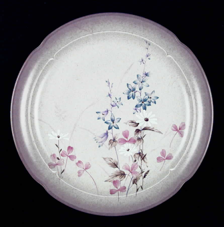Three Daisies Dinner Plate by Mikasa-1