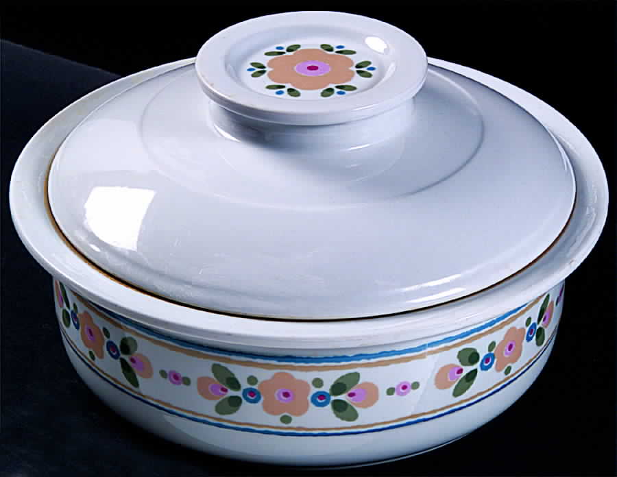Town & Country 2.5 Qt Round Covered Casserole by Mikasa-1