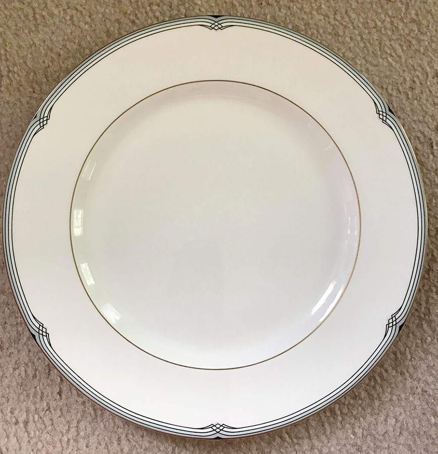 Towncliffe 12" Chop Plate (Round Platter) by Mikasa-1