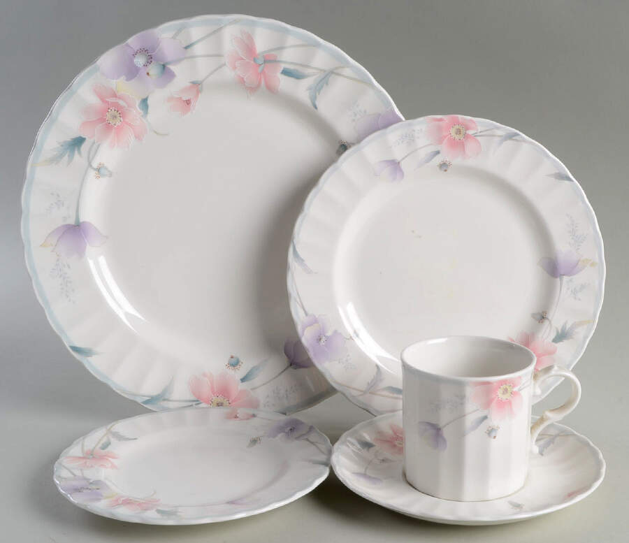 Tremont (CAJ03, Maxima) 40 Piece Estate Set by Mikasa-1