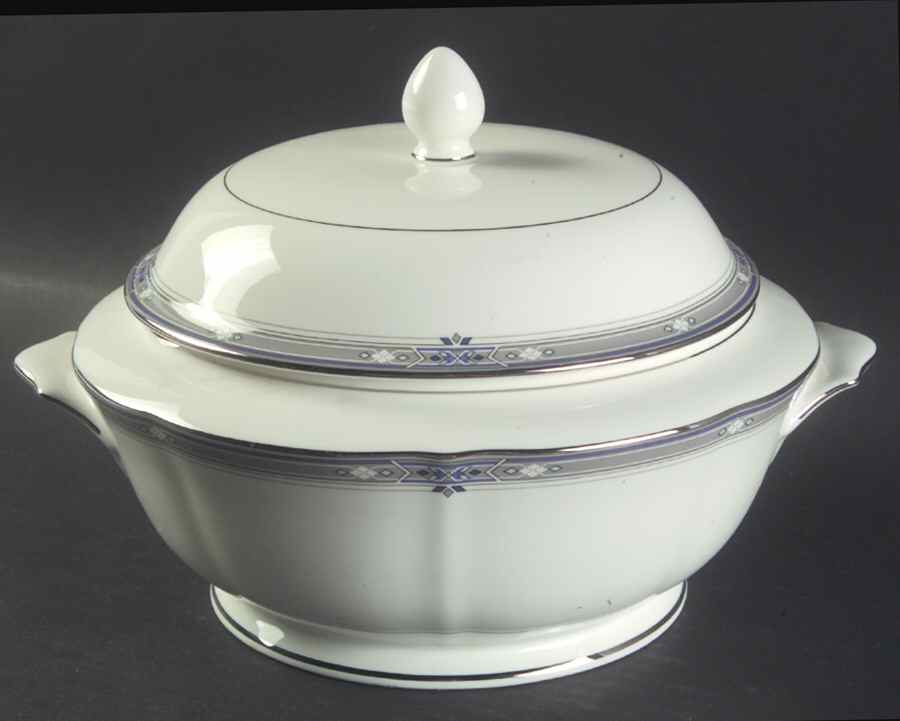 Trousseau (CAP04, Bone China) 2 Qt Round Covered Casserole by Mikasa-1