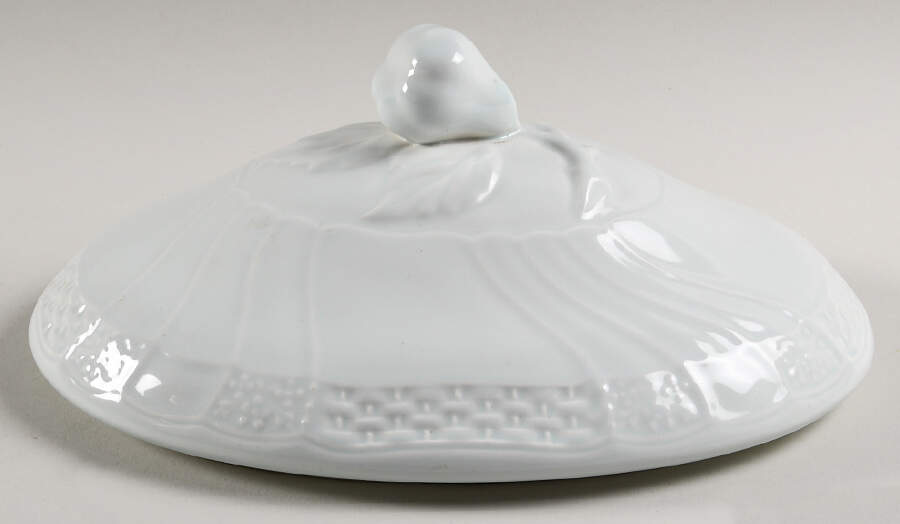 Versailles Lid for 2 Quart Oval Covered Casserole by Mikasa-1