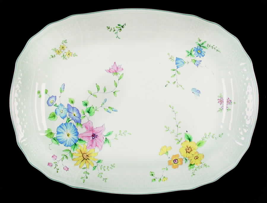 Victoria 15" Oval Serving Platter by Mikasa-1