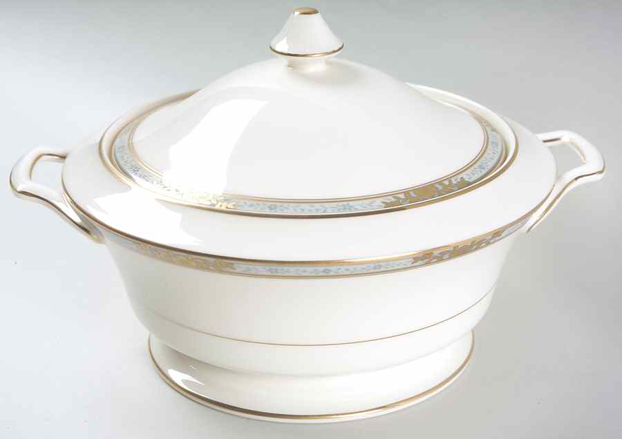 Virtuoso Round Covered Vegetable by Mikasa-1