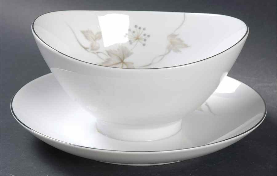 Wanda Gravy Boat with Attached Underplate by Mikasa-1
