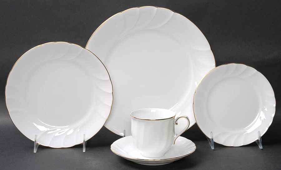 Wedding Band Gold 5 Piece Place Setting by Mikasa-1