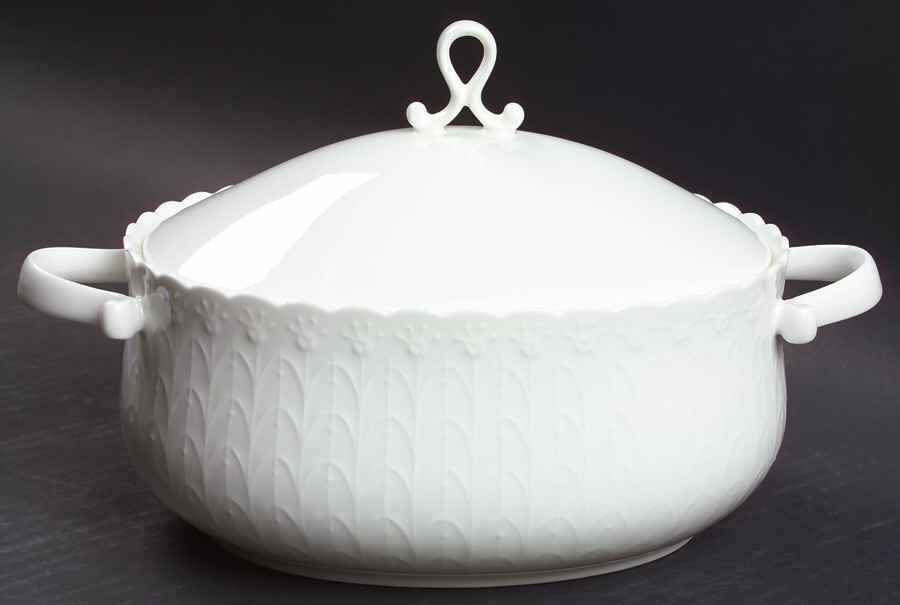 White Silk 2 Quart Oval Covered Casserole by Mikasa-1