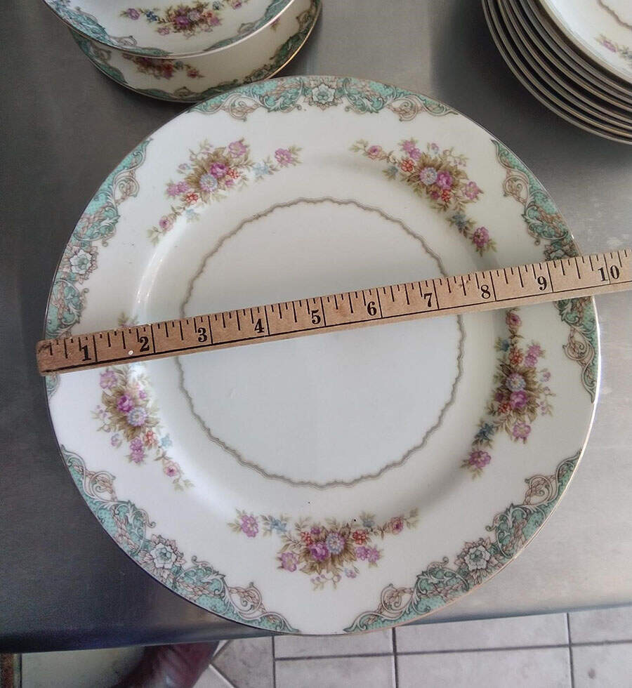 Windsor Castle Dinner Plate by Mikasa-1