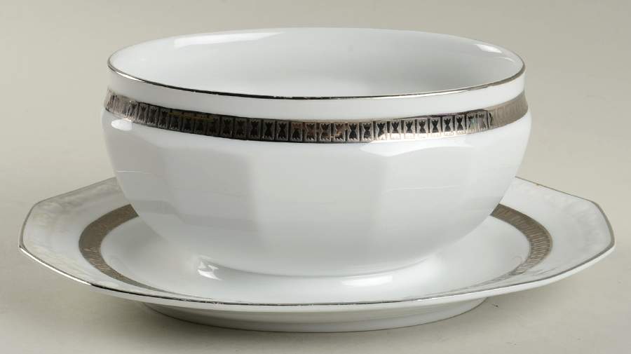 Wyndcrest Gravy Boat with Attached Underplate by Mikasa-1