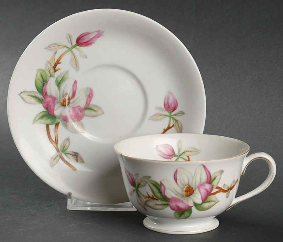 Chelsea Footed Cup & Saucer Set by Mino-1