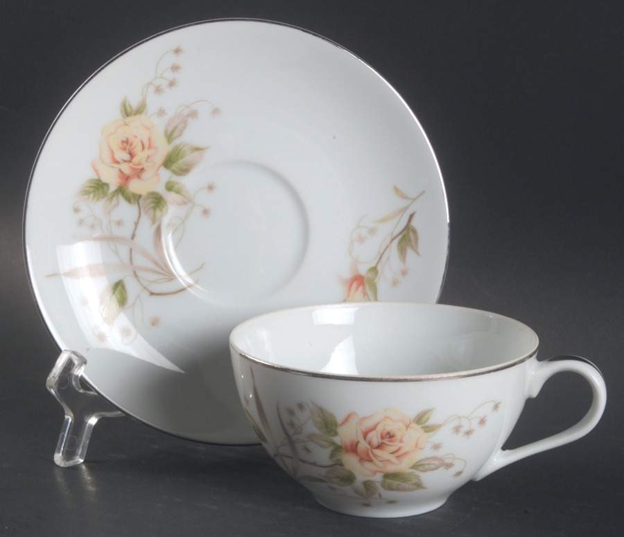 Joyce Flat Cup & Saucer Set by Mino-1