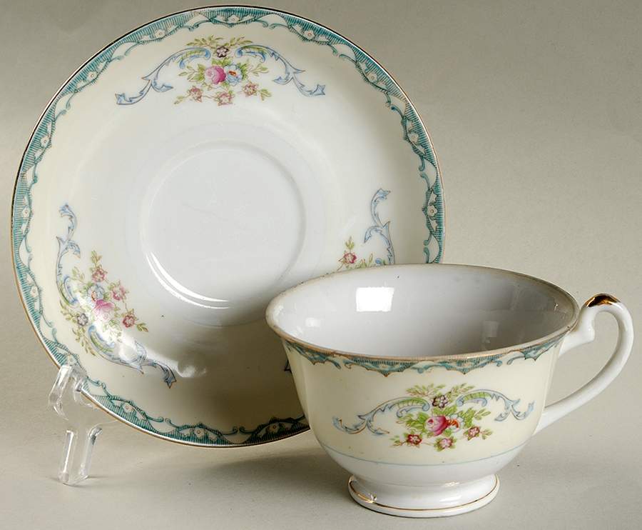 MIO1 Footed Cup & Saucer Set by Mikado-1