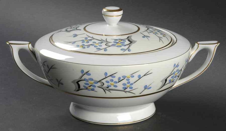 Plum Blossom Round Covered Vegetable by Mikado-1