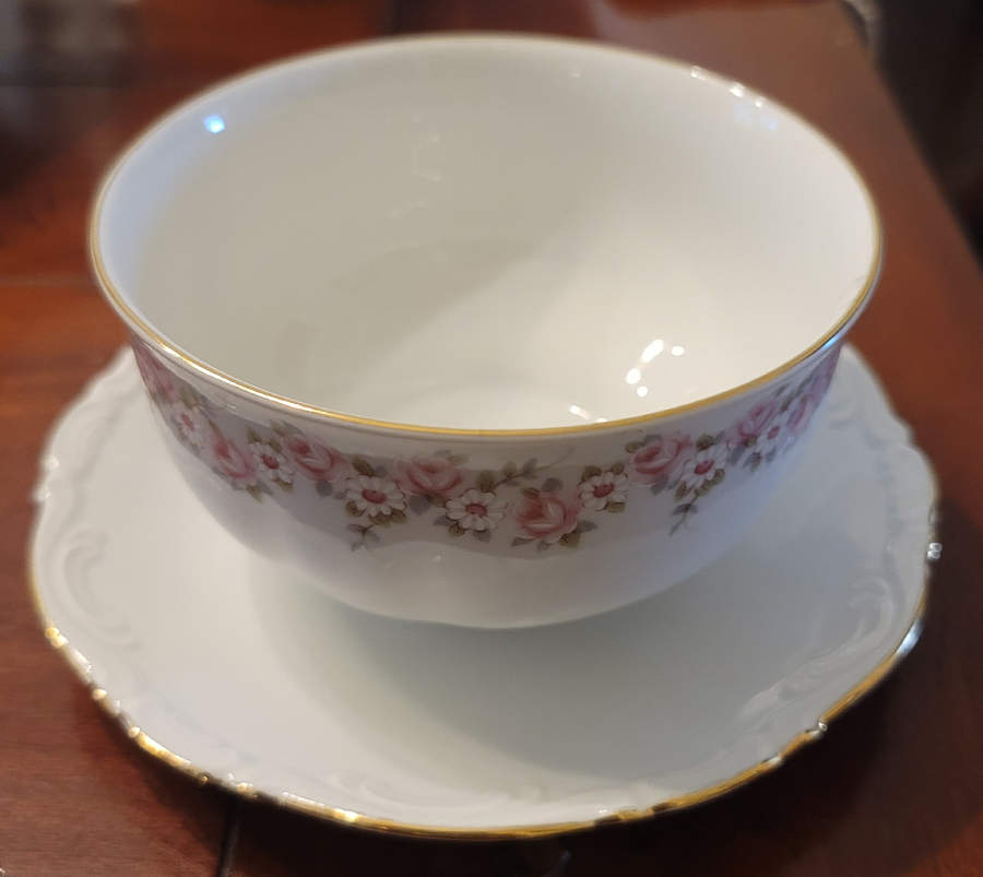 Lady Beatrice Gravy Boat with Attached Underplate by Mitterteich-1