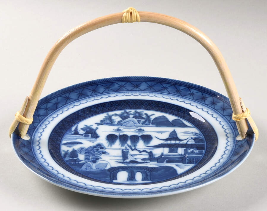 Canton 5 3/8"-5 5/8" Bamboo Handled Serving Plate  HC by Mottahedeh-1