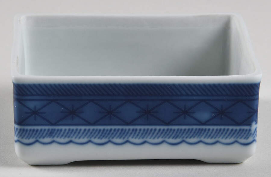 Canton Rectangular Box, No Lid by Mottahedeh-1