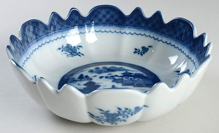 Canton 9" Scalloped Bowl by Mottahedeh-1