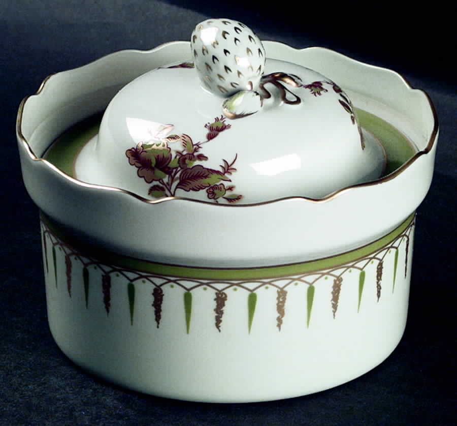Ching Dynasty Roses Butter Tub & Lid by Mottahedeh-1