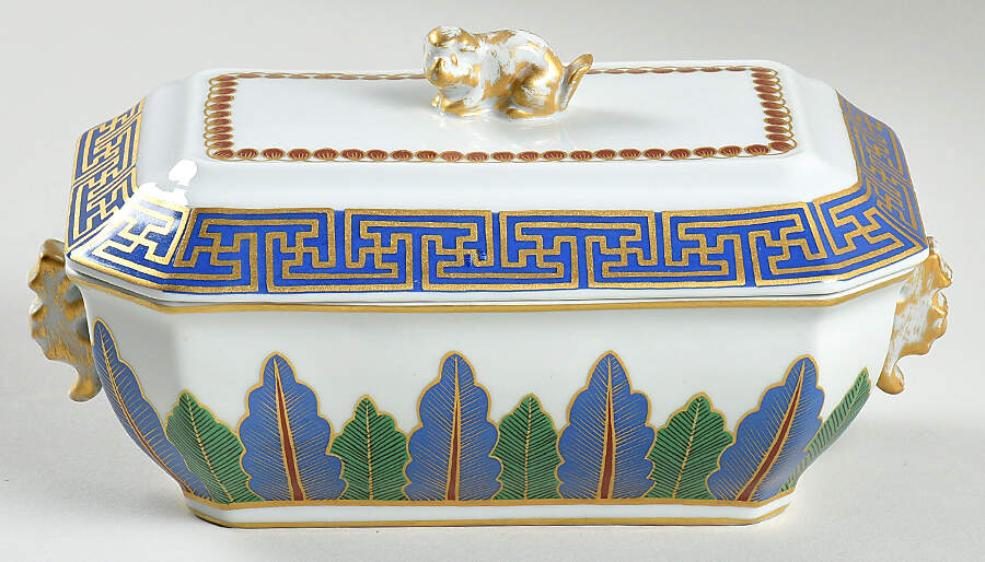 Charleston Feather Gravy Boat & Lid by Mottahedeh-1