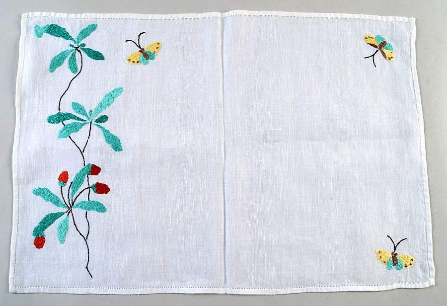 Famille Verte (Green Background) Embroidered Cloth Placemat by Mottahedeh-1