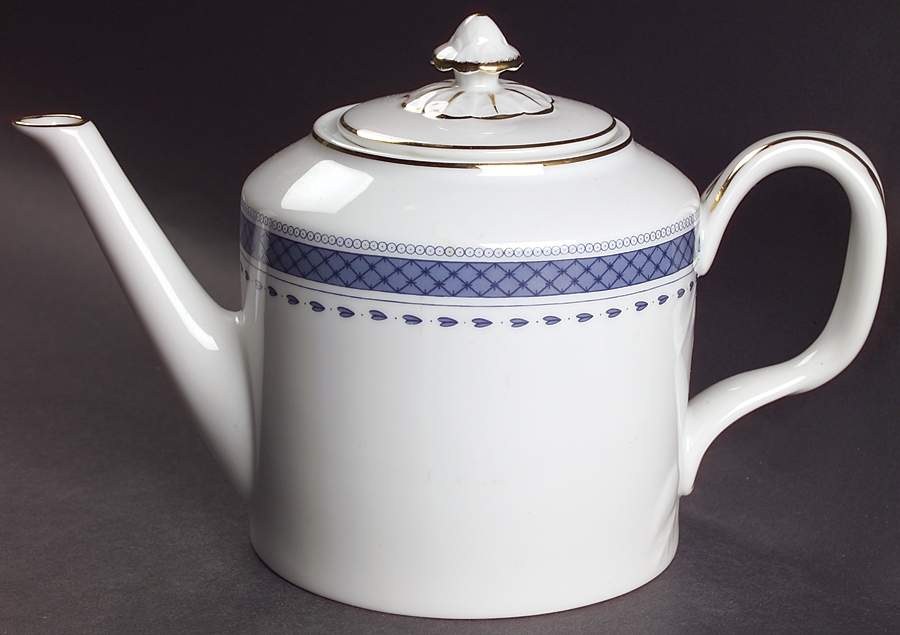 Indigo Teapot & Lid by Mottahedeh-1
