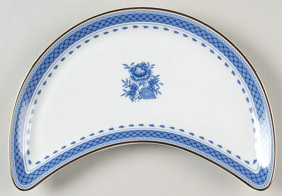 Indigo Crescent Salad Plate by Mottahedeh-1