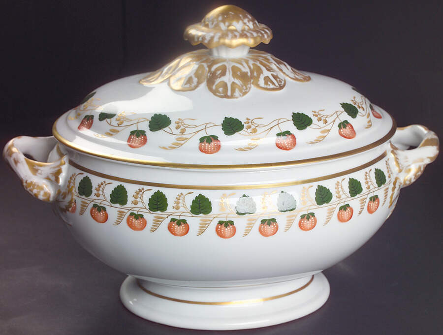 Strawberry Vine Tureen &  Lid by Mottahedeh-1