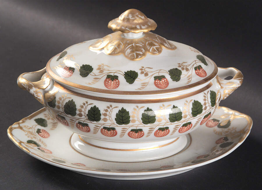 Strawberry Vine Sauce Boat & Lid with Underplate by Mottahedeh-1