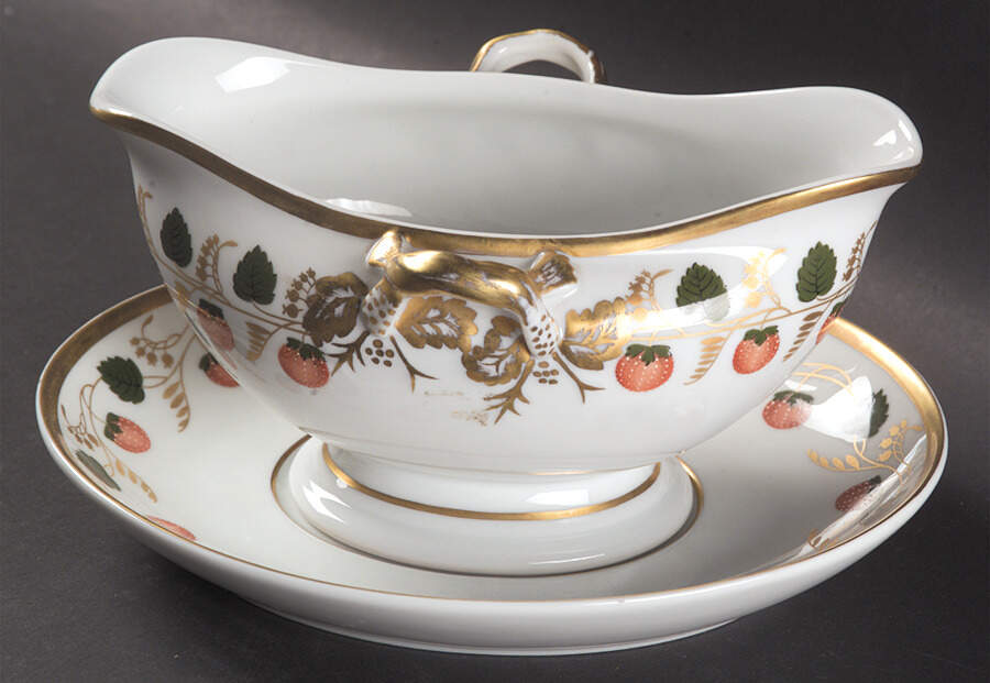 Strawberry Vine Gravy Boat & Underplate by Mottahedeh-1