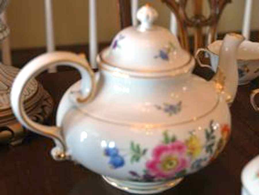 220110 Teapot & Lid by Meissen (Germany)-1
