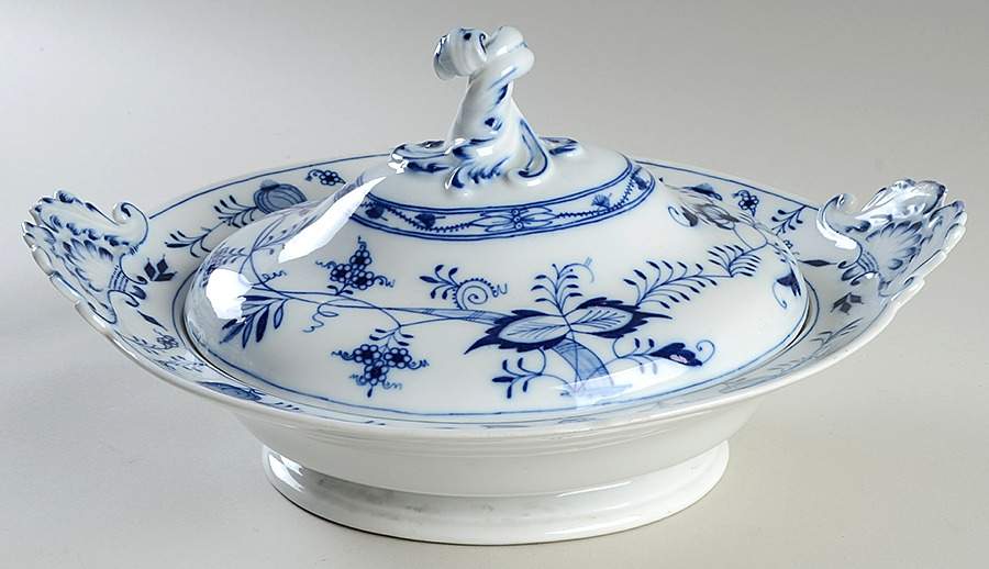 Blue Onion (Oval Backstamp) Oval Covered Vegetable by Meissen (Germany)-1