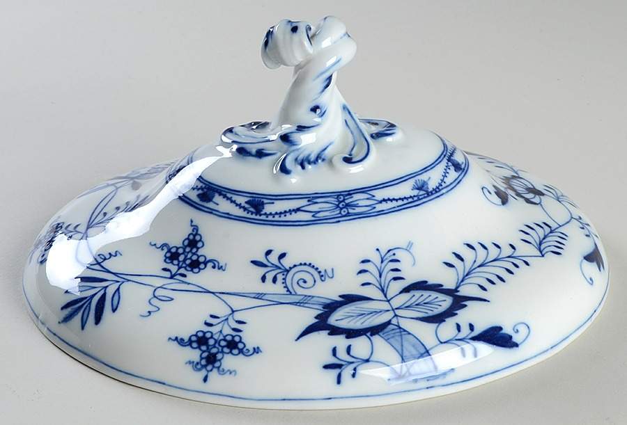 Blue Onion (Oval Backstamp) Lid for Oval Vegetable by Meissen (Germany)-1