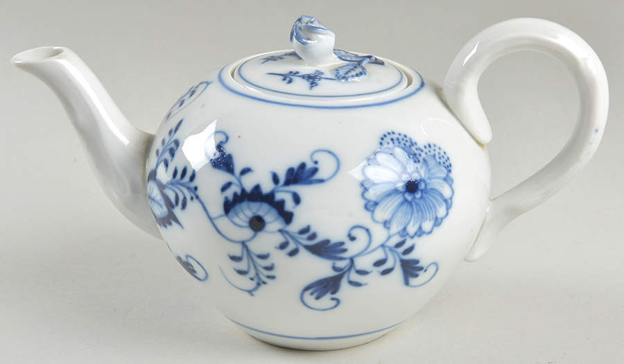 Blue Onion (Oval Backstamp) Mini Teapot & Lid by Meissen (Germany)-1
